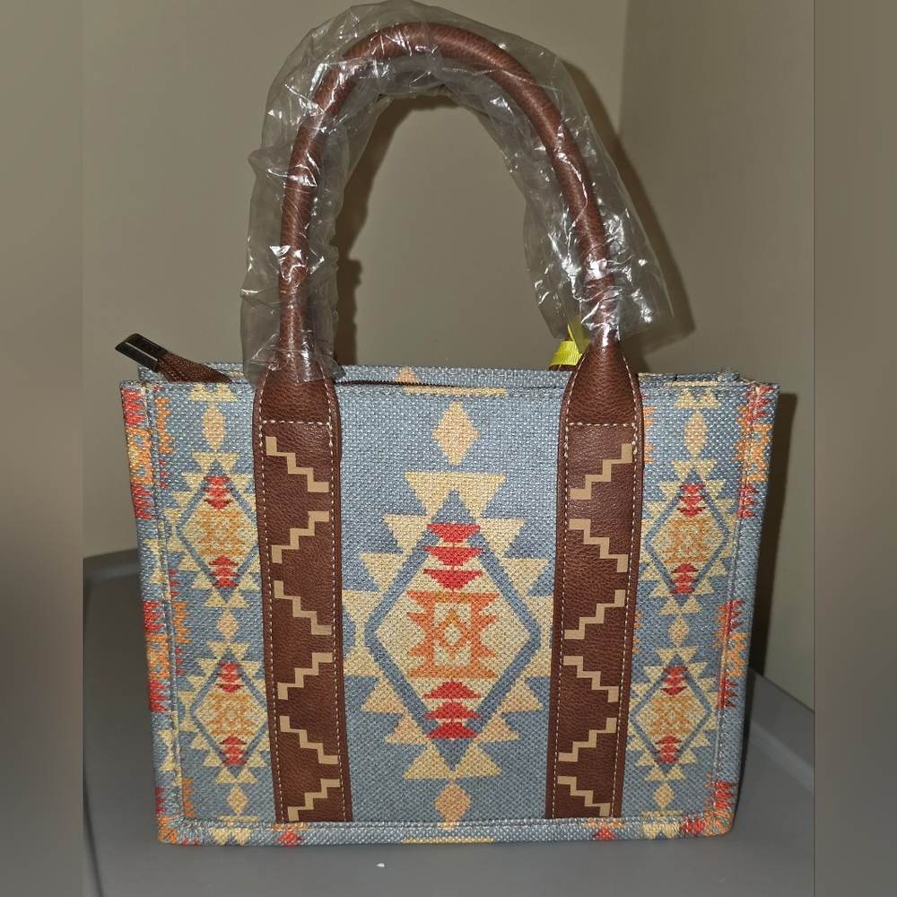 Wrangler Blue and Brown Geometric Tote Bag W/Matching Card Holder - Picture 4 of 11